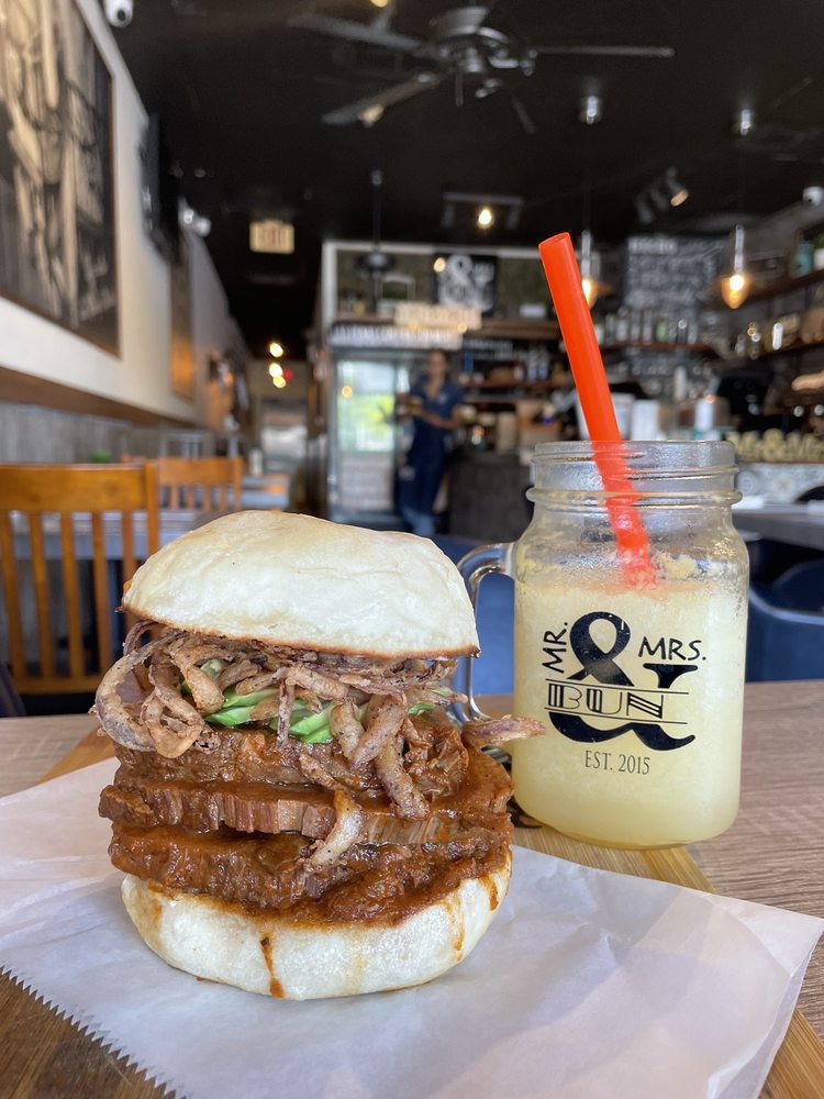 Asado Con Sandwich De Palta Y Cebolla Frita / Roast with Avocado and Fried Onion Sandwich