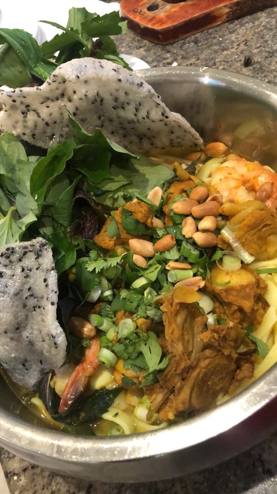 Mi Quang / Vietnamese Turmeric Chicken