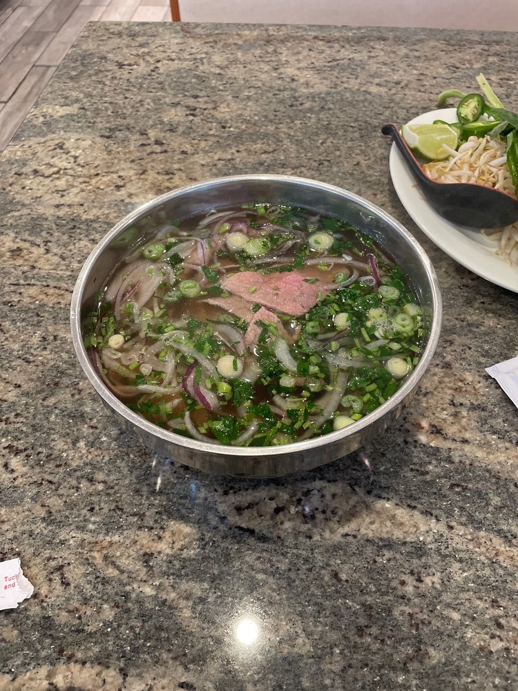 Pho Tai & Bo Vien / Beef Noodle Eye Round Rare and Meatball Pho