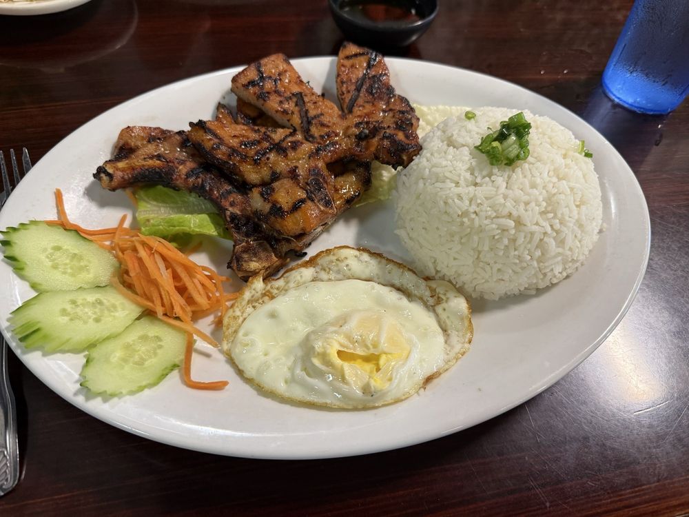 Grilled Pork & Fried Roll / Bun Thit Nuong Cha Glo