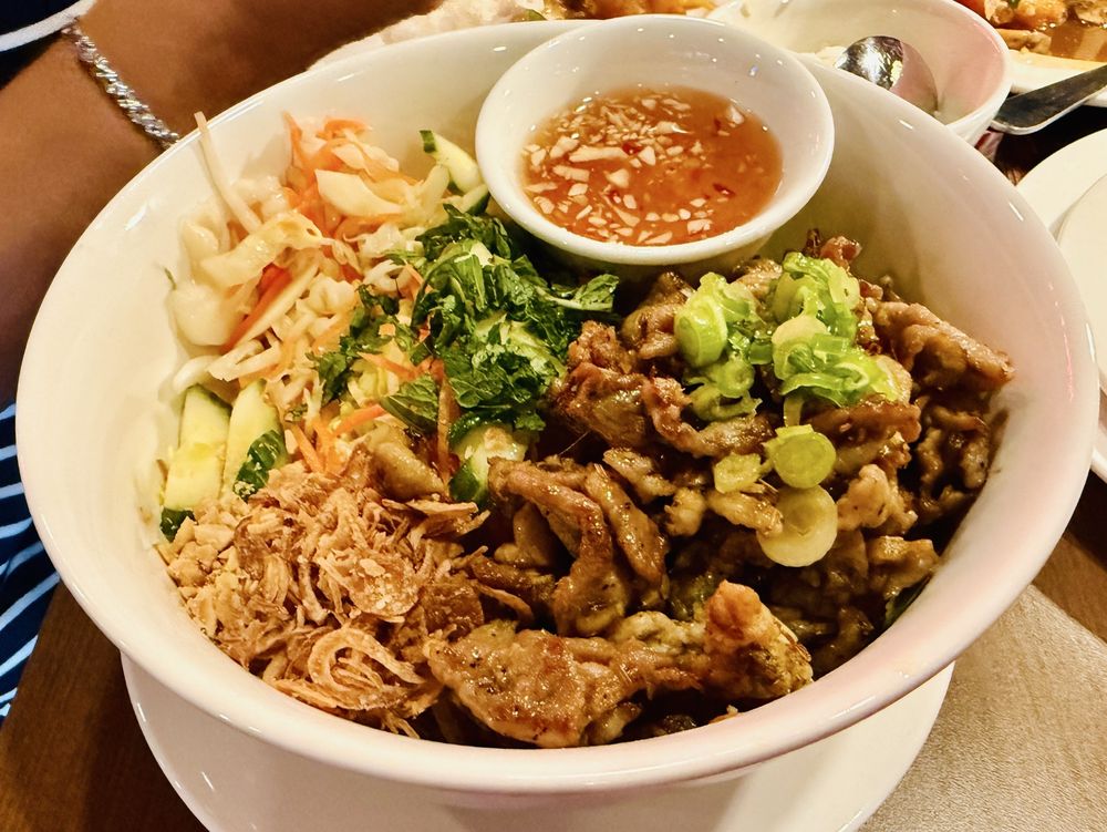 Vermicelli Grilled Beef Noodle Salad