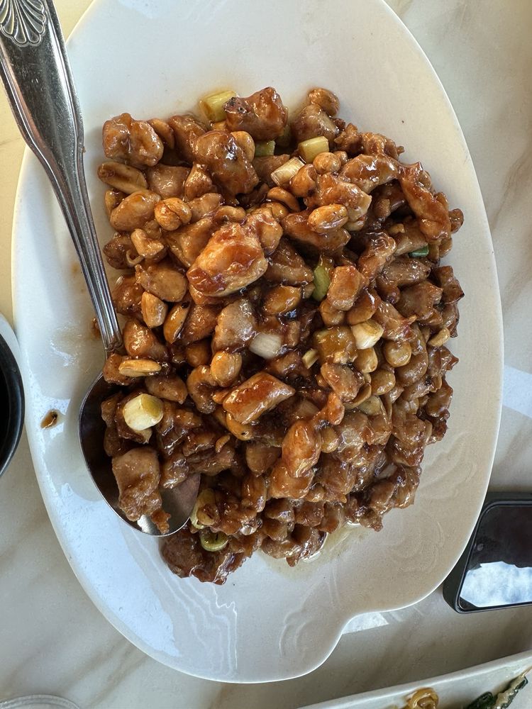 Spicy Kung Pao Chicken With Peanuts