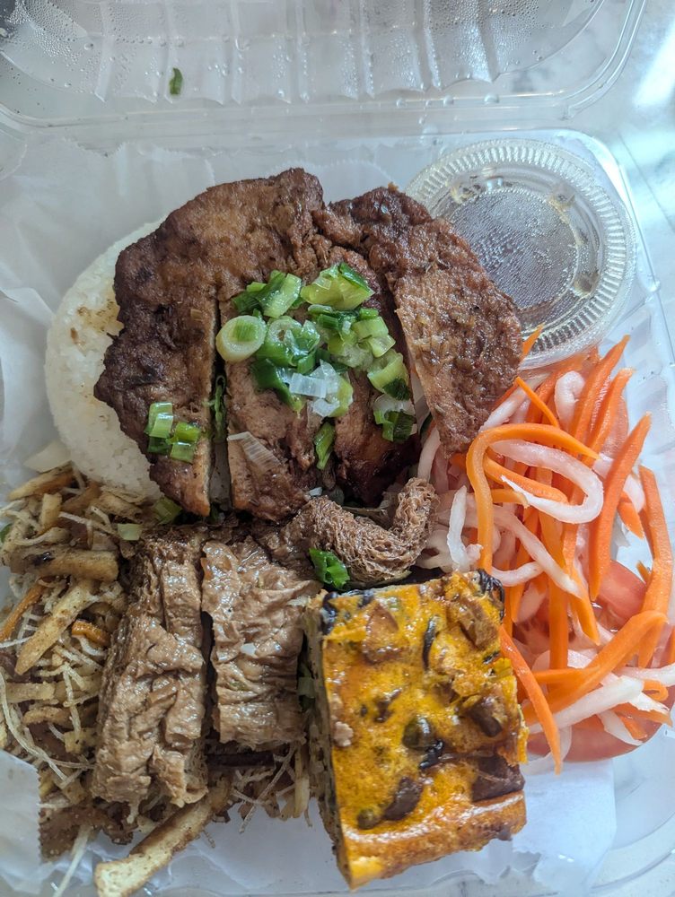 E 1. Broken Rice Thanh Luong