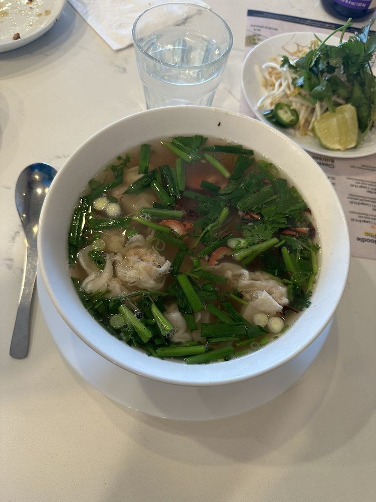 Mi Hoanh Thanh | Wonton Noodle Soup