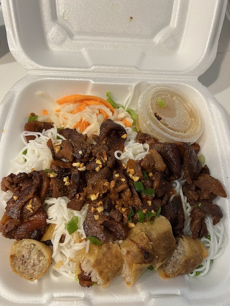 Bún Chả Giò / Egg Roll Vermicelli Salad