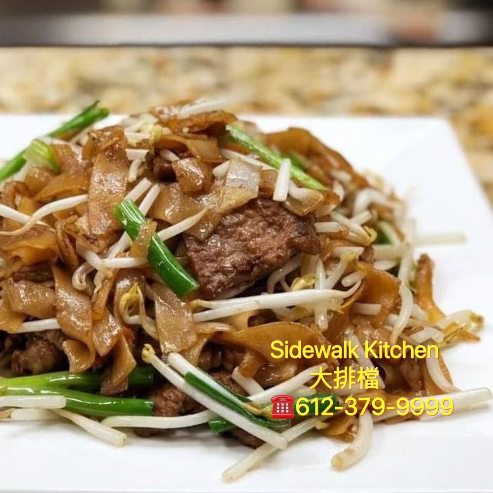 19 Beef Chow Fun with Xo Sauce (hk Style) Xo醬乾炒牛河
