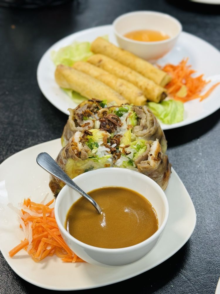 Grilled Shrimp & Grilled Pork Spring Roll