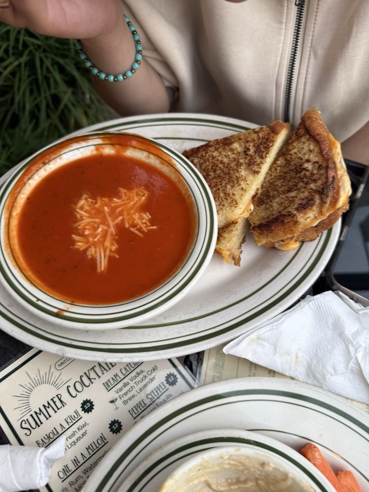 Chelsea 's Grilled Cheese Tomato Soup