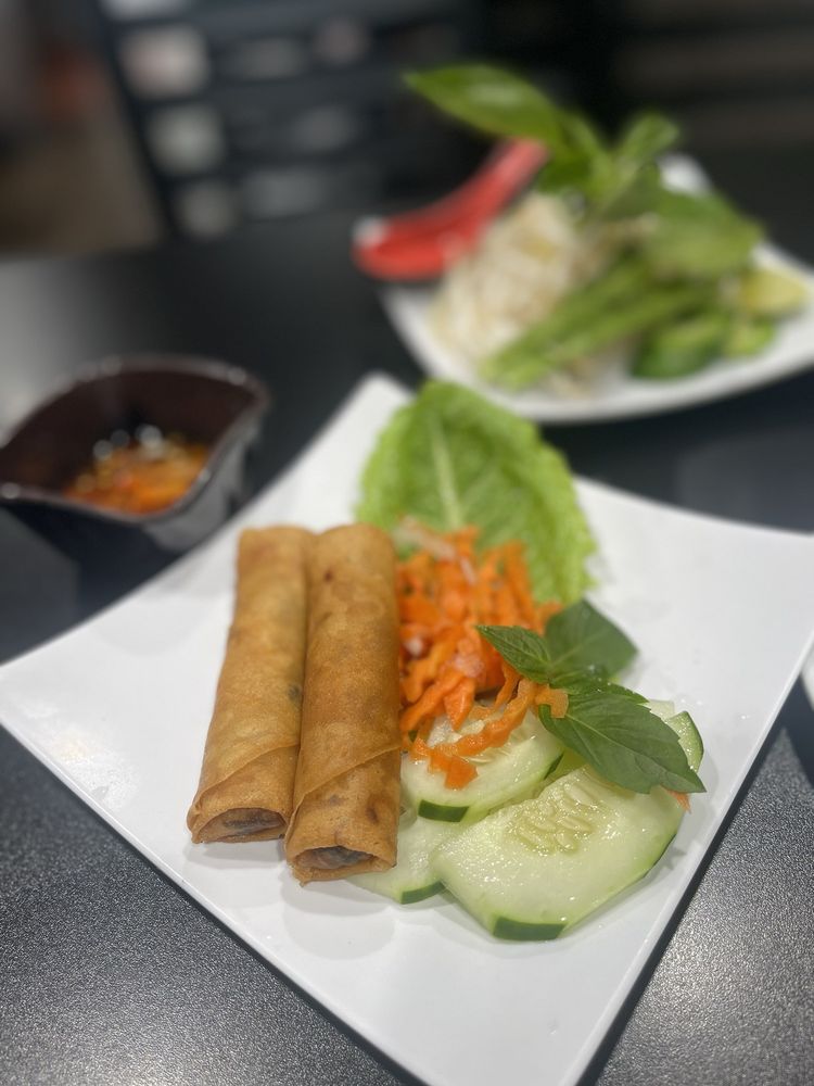 Bun (2 Pieces) Crispy Pork Rolls Noodle Bowl