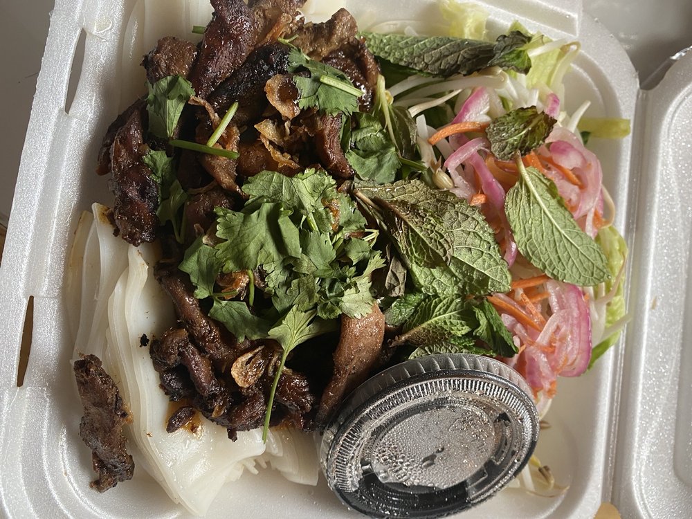 Cantonese Rice Noodle Soup