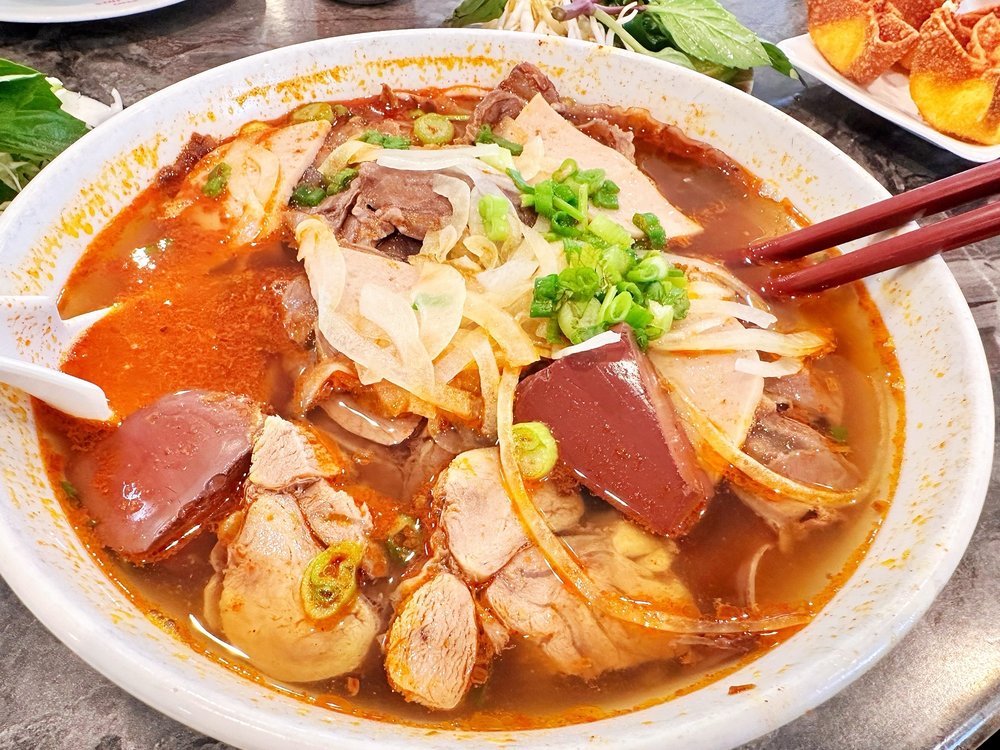 S8 Bun Bo Hue