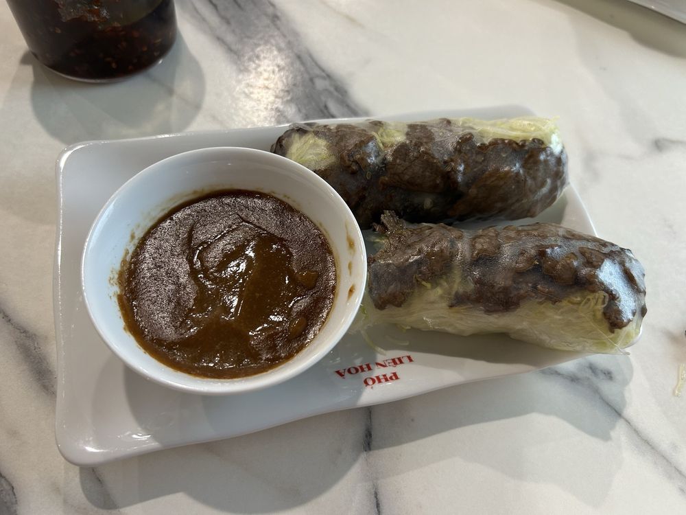 A8 Grilled Beef Spring Rolls (2) / Goi Cuon Thit Bo Nuong