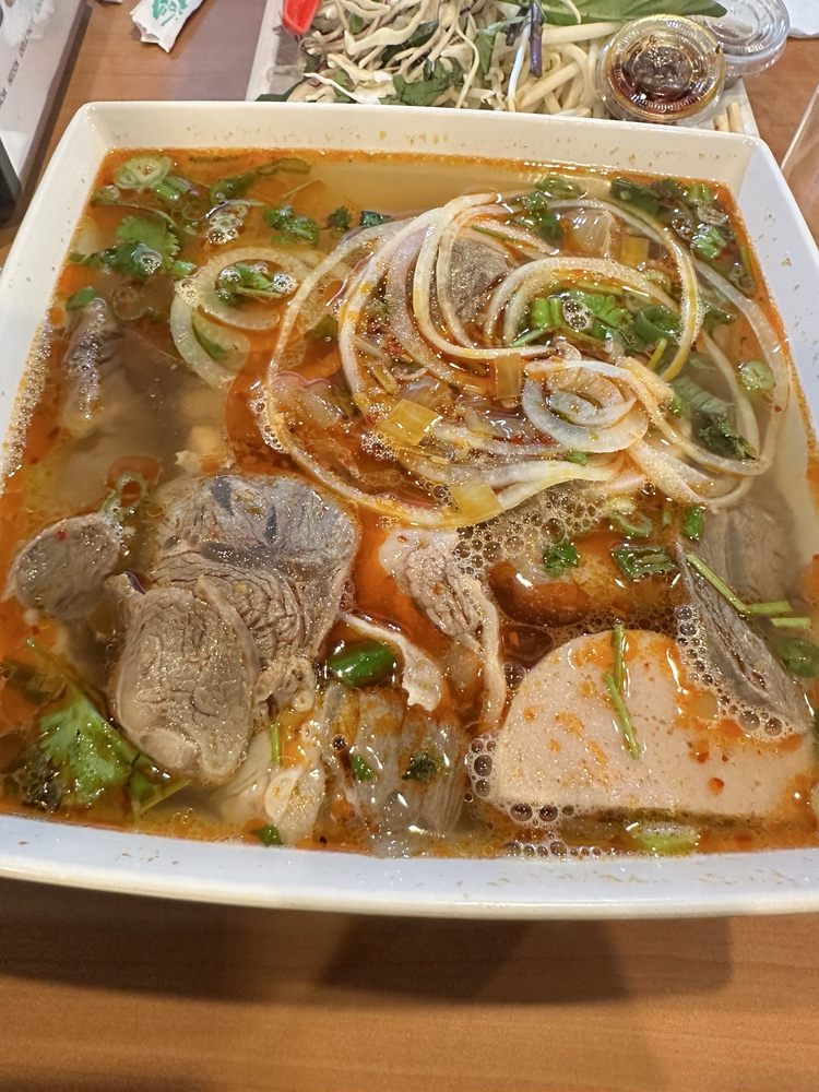 S8 Bun Bo Hue