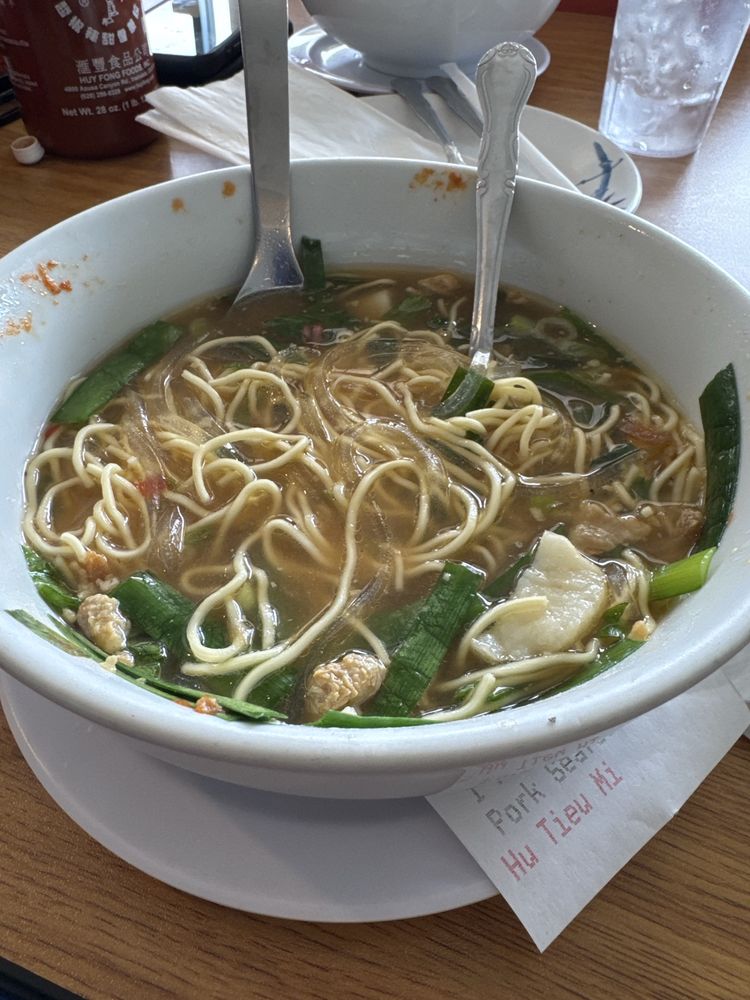 Med 7) Egg Noodle Pork Seafood