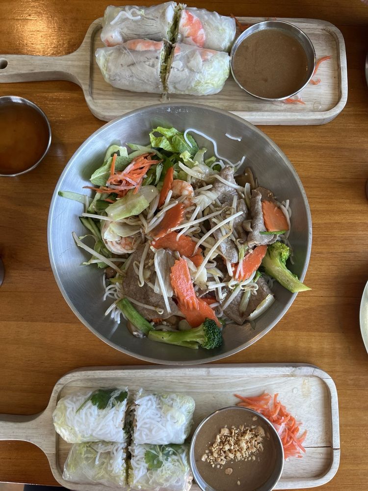 14 . Bún Thịt Bò Xào / Tôm / Đậu Hũ / Vermicelli Bowl Stir Beef/ Shrimp/tofu