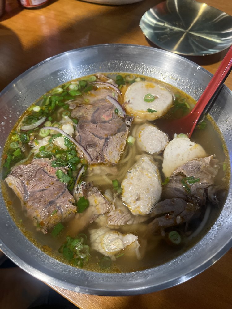 Bún Bò Huế --- Hue Spicy Noodle