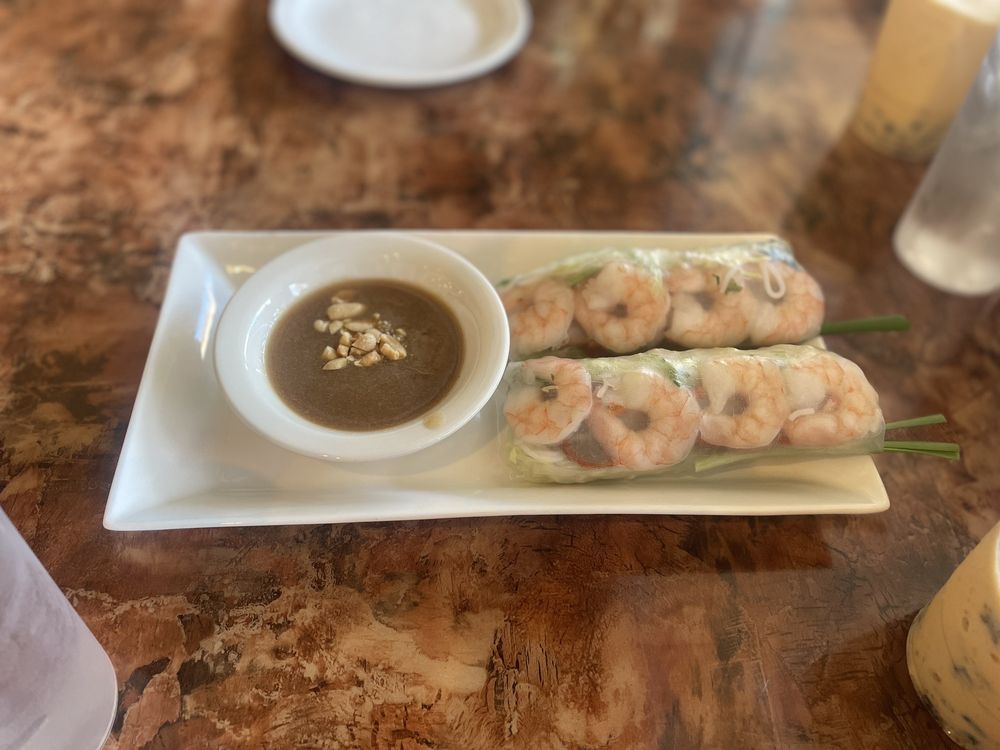 Gỏi Cuốn) Fresh Spring Rolls with Shrimp & Pork