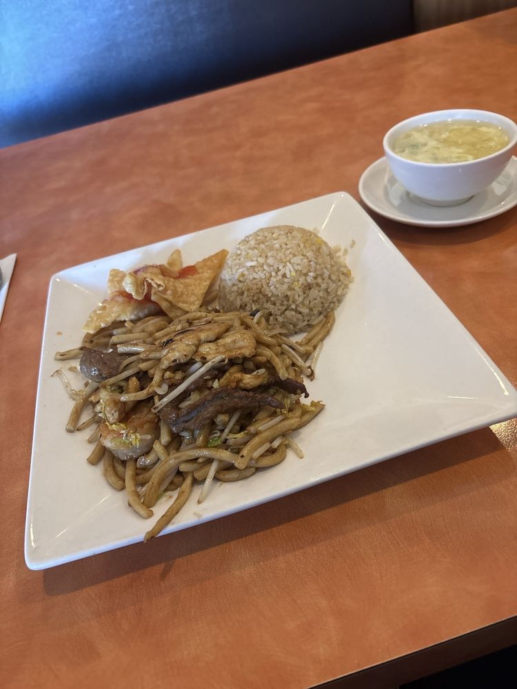 House Special Lo Mein