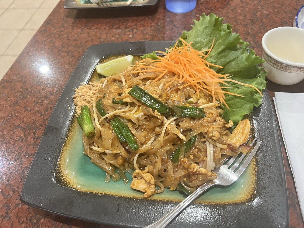 Sp9. Lemongrass Chicken Pad Thai