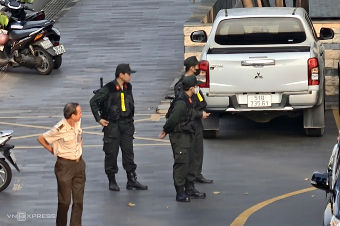 Nhiều công an xuất hiện ở trụ sở ACV ở số 58 Trường Sơn, Phường Tân Sơn Hòa, TP HCM, chiều 26/1.