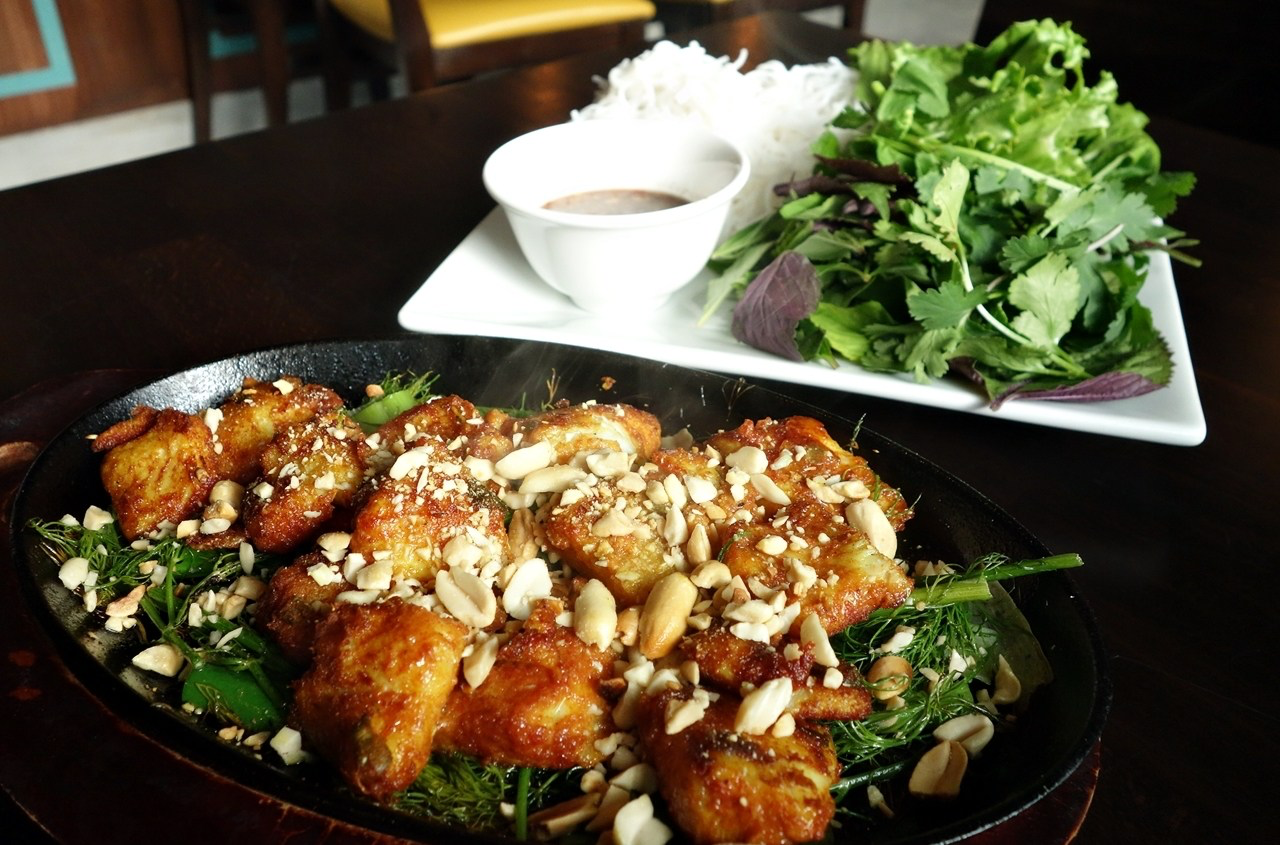 Không gian ấm cúng và món ăn Việt chuẩn vị tại District One Saigon Street Food, Carrollton – “Little Saigon” của Dallas.