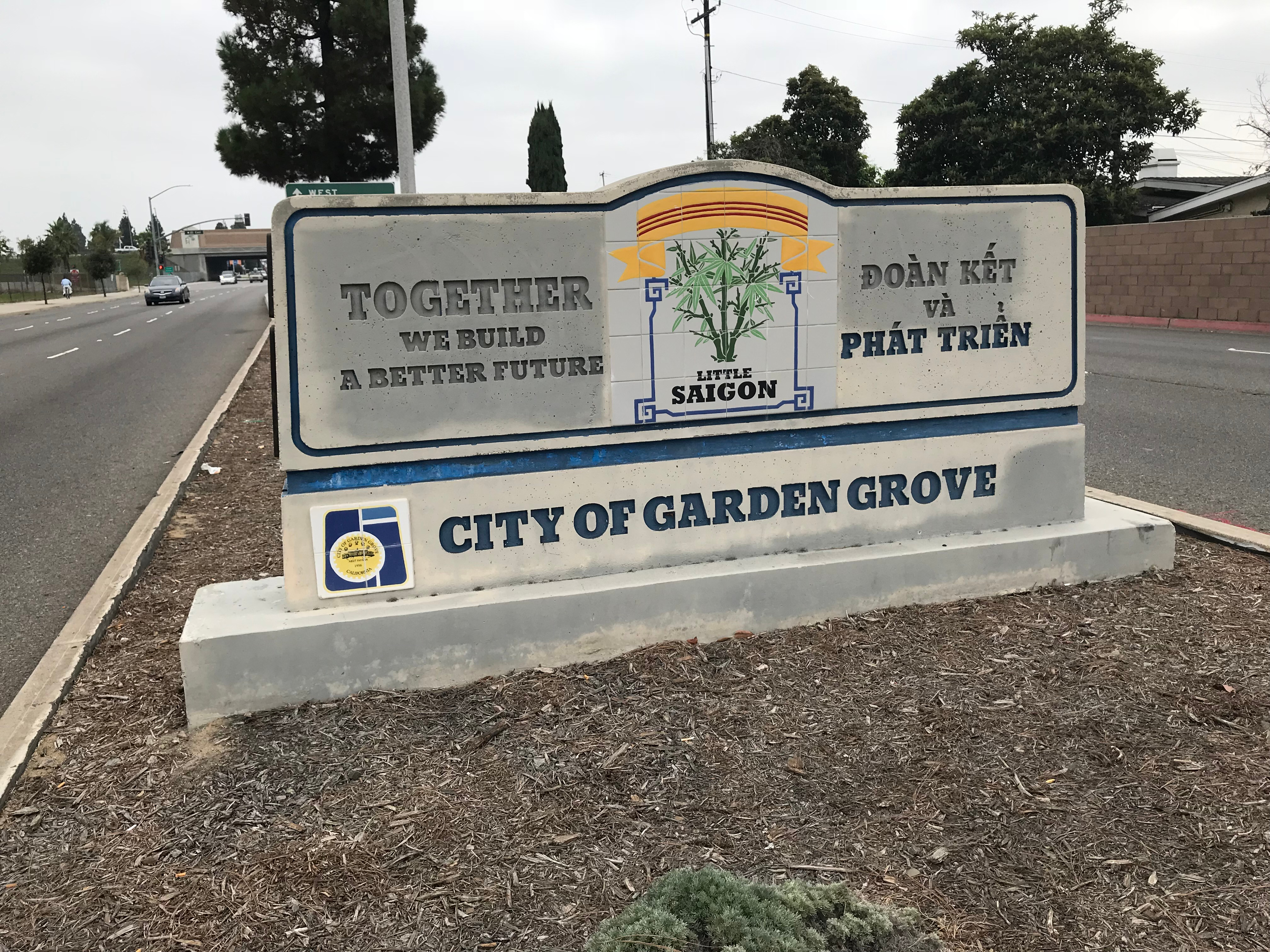 Biển báo Little Saigon Garden Grove – khu vực đang đối mặt với vấn đề an toàn giao thông ngày càng nghiêm trọng.