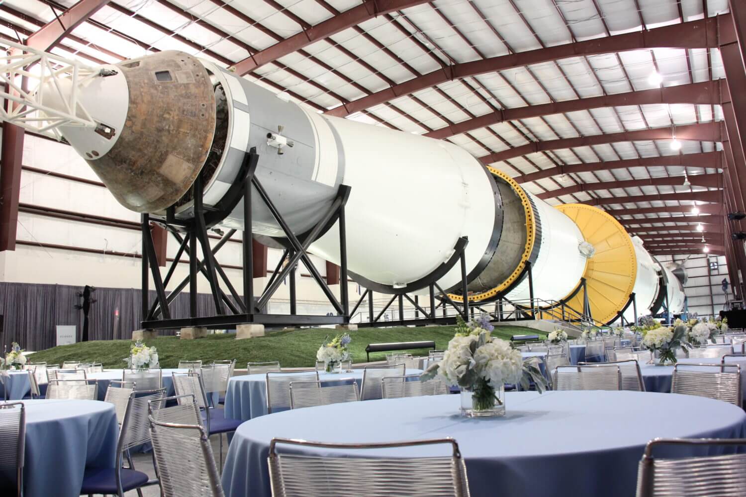 Saturn V Rocket khổng lồ tại Space Center Houston – điểm tham quan không thể bỏ lỡ cho cả gia đình.