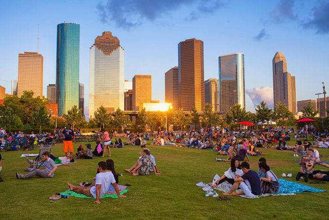Buffalo Bayou Park lúc hoàng hôn – không gian xanh mát giữa lòng Houston.
