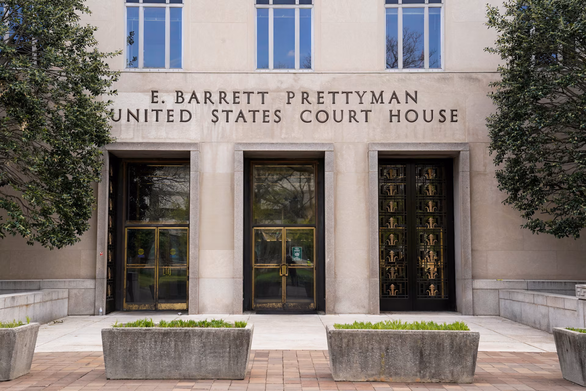 Tòa án liên bang Mỹ (E. Barrett Prettyman United States Courthouse, Washington D.C.), nơi các vụ kiện tập thể của các bang về lệnh cấm TikTok đang được xét xử.