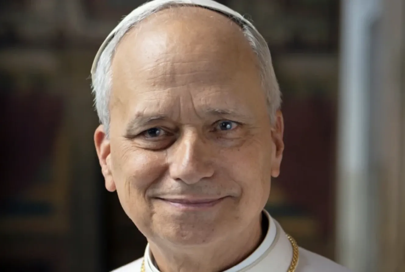 Chân dung chính thức của Giáo hoàng Leo XIV tại Vatican, người đã lên tiếng phản ứng mạnh mẽ trước bài đăng của Tổng thống Trump tự so sánh mình với Chúa Jesus.