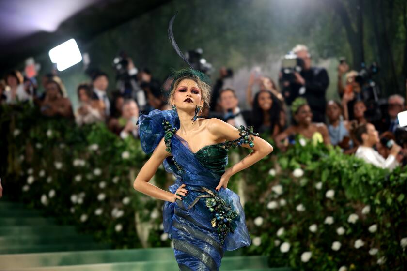 Anna Wintour công bố chủ đề Met Gala 2026 ‘Garden of Time’ – sự kiện thời trang danh giá nhất thế giới sẽ diễn ra ngày 5/5/2026 tại Metropolitan Museum of Art, với dàn sao dự kiến Zendaya, Timothée Chalamet và Rihanna.