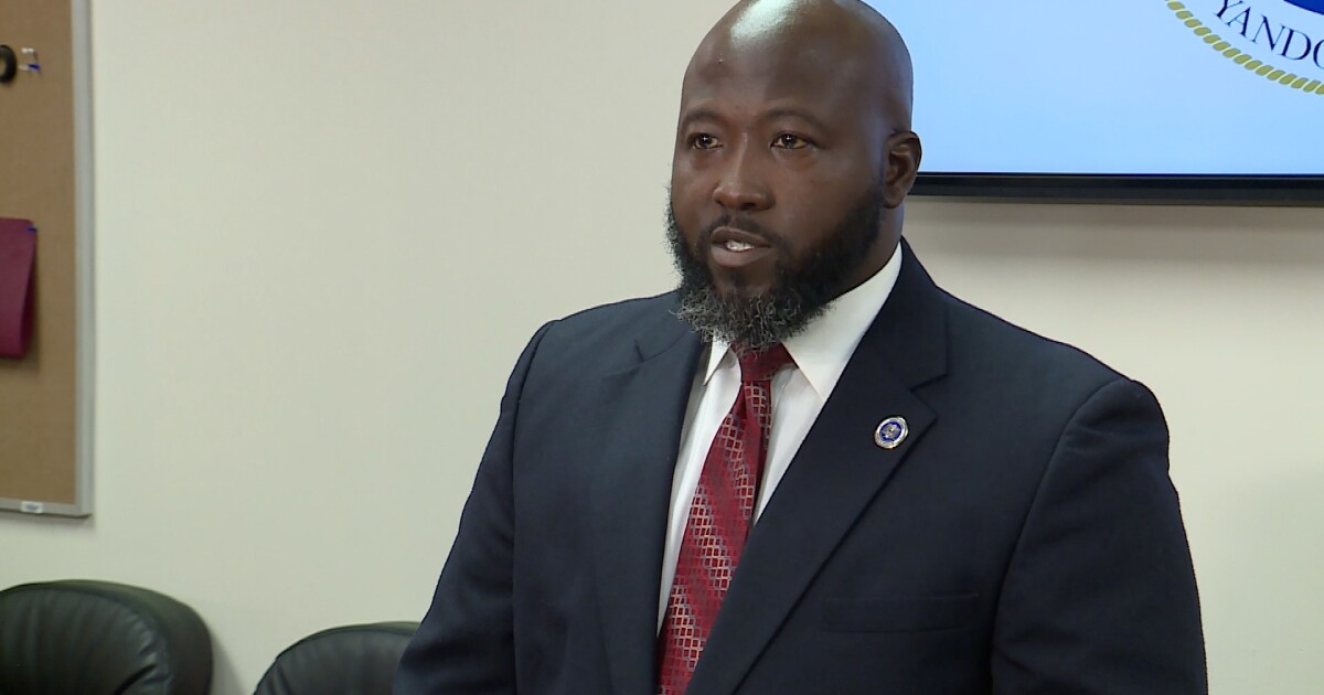 Detention Officer Richard Fatherley Jr. – người bị truy tố tội giết người cấp độ hai (second-degree murder) vì vụ Charles Adair tại Wyandotte County Adult Detention Center.