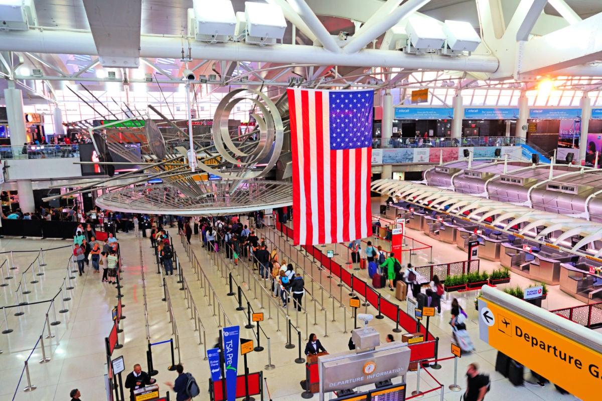 hính phủ Mỹ đang đẩy nhanh tiến độ xét duyệt visa để phục vụ lượng lớn du khách quốc tế đến xem World Cup.