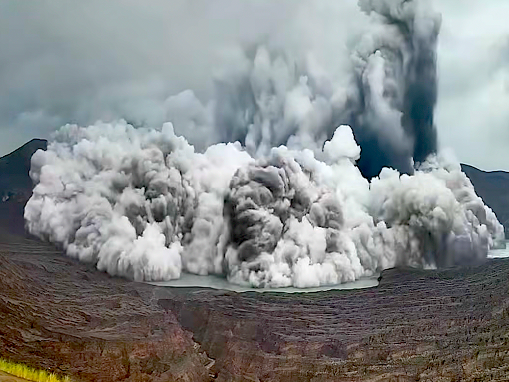 volcano-philippines-eruption.png
