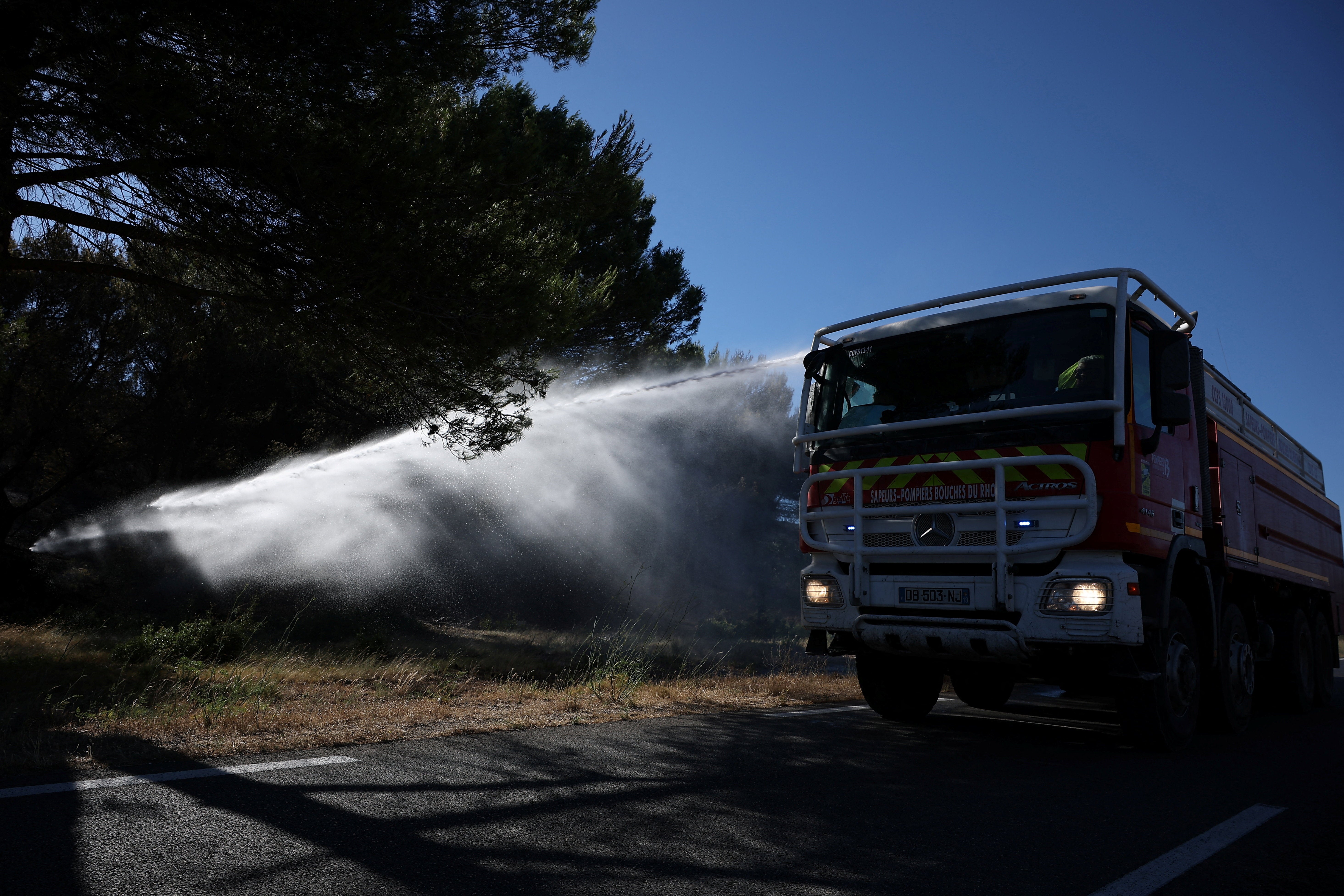 2026-07-02T073044Z_1348012901_RC2J5MADFBGZ_RTRMADP_3_EUROPE-WEATHER-FRANCE-WILDFIRE.jpg