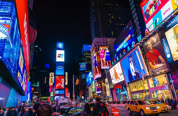 Times Square lung linh về đêm
