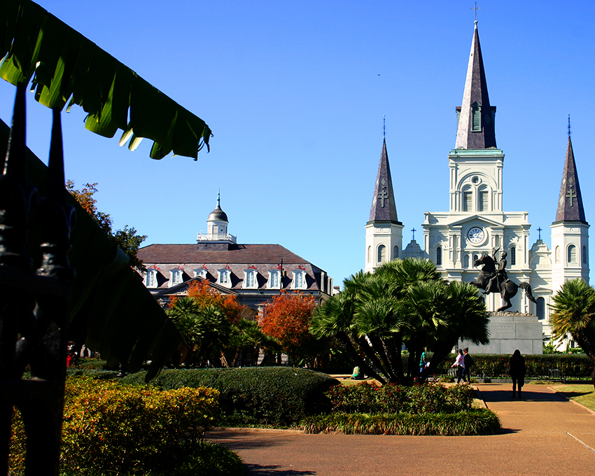Jackson Square và Nhà thờ St. Louis Cathedral tại French Quarter, New Orleans.