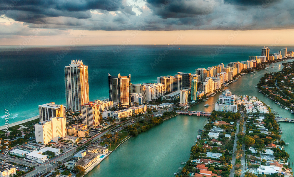Toàn cảnh Miami Beach với đường chân trời và bãi biển