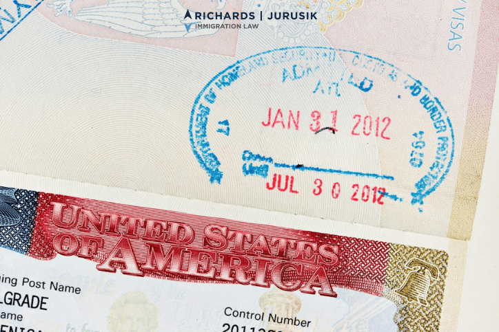 Tem visa Mỹ. Nguồn: Richards & Jurusik Immigration Law