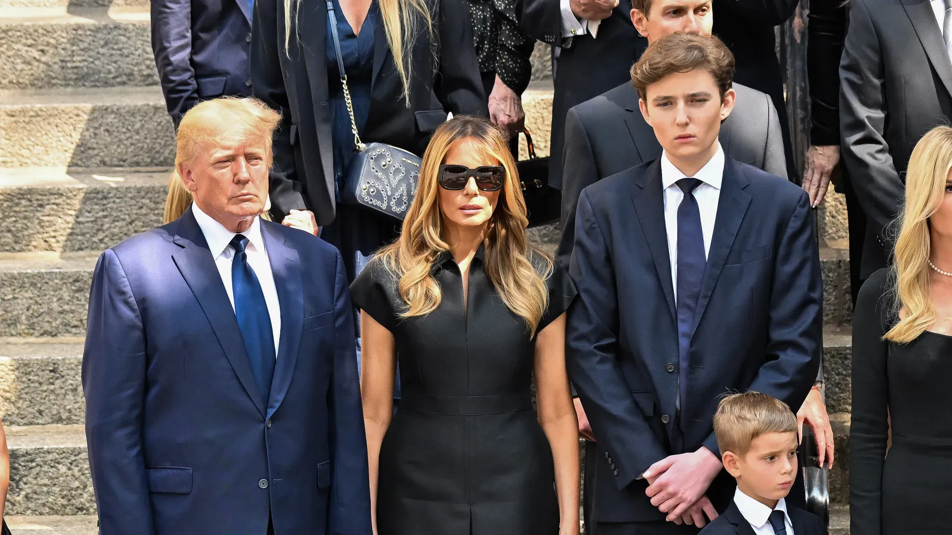 Gia đình Trump, bao gồm Barron Trump (bên phải). Nguồn: Axios