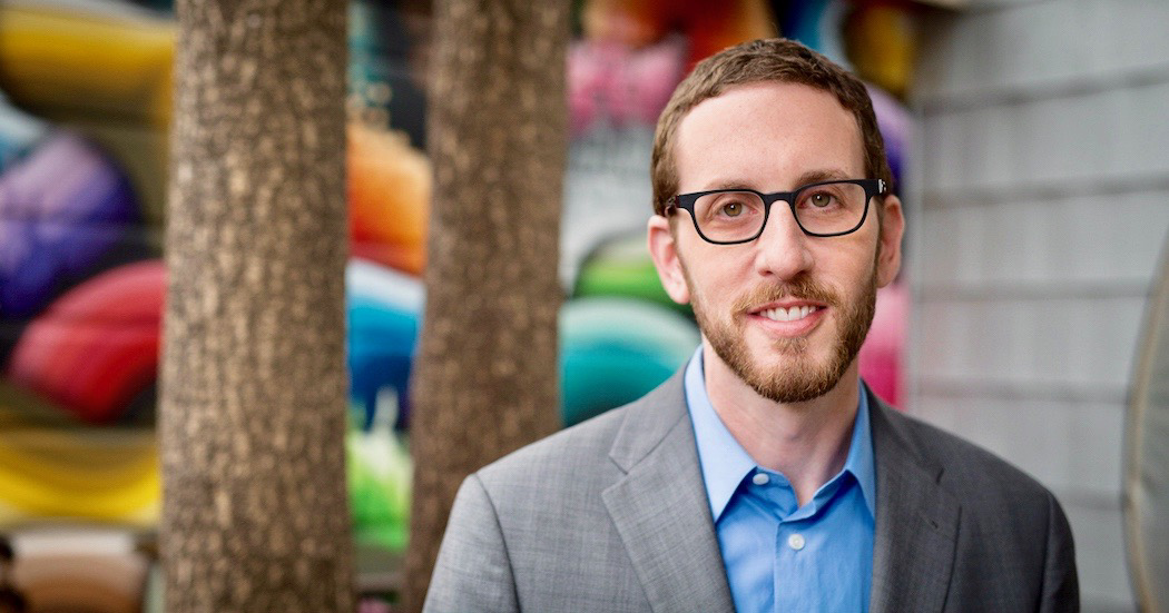 Thượng nghị sĩ bang California Scott Wiener. Nguồn: Democrats Abroad