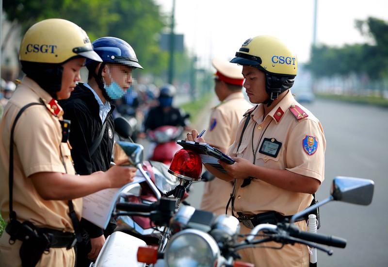 Cảnh sát giao thông tuần tra, kiểm soát phương tiện. Nguồn: Báo Chính phủ
