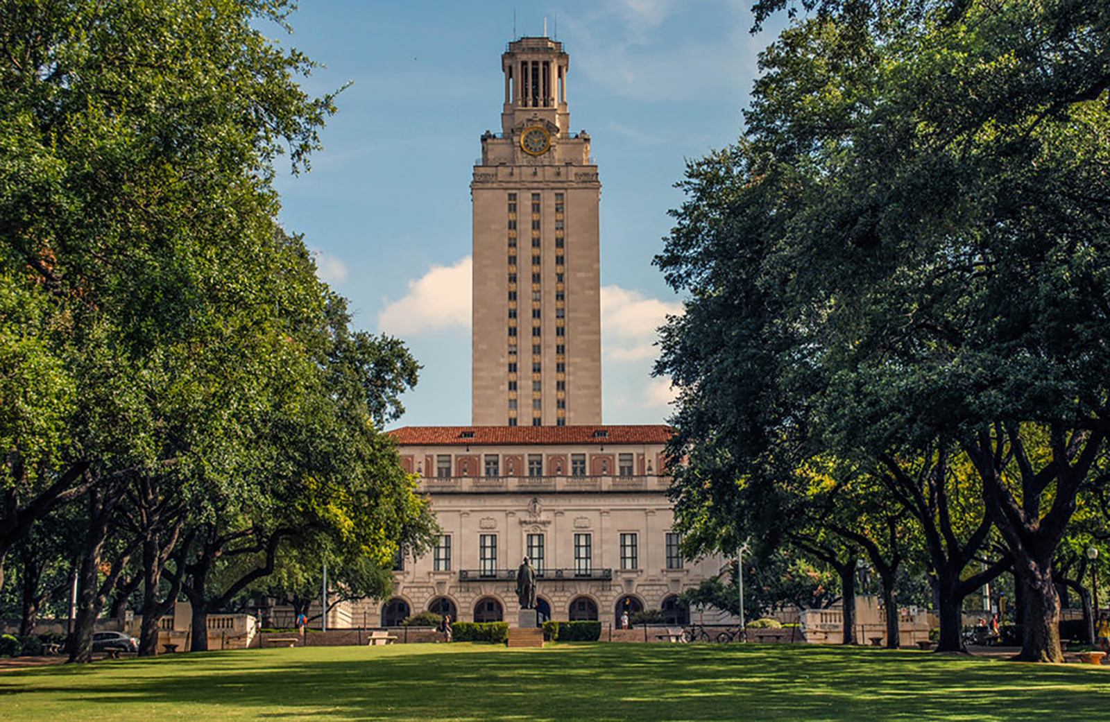 Tháp chính Đại học Texas tại Austin. Nguồn: Architexas