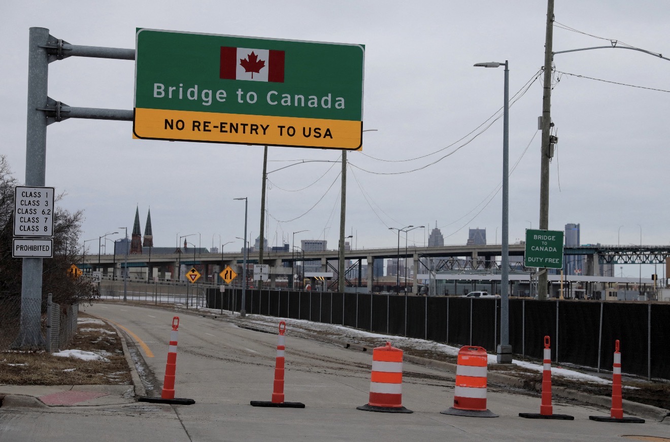 Biển báo cầu sang Canada. Nguồn: Reuters