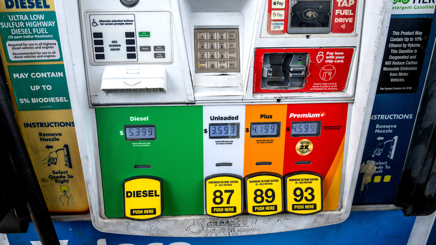 Trụ bơm diesel tại Mỹ. Nguồn: Financial Times