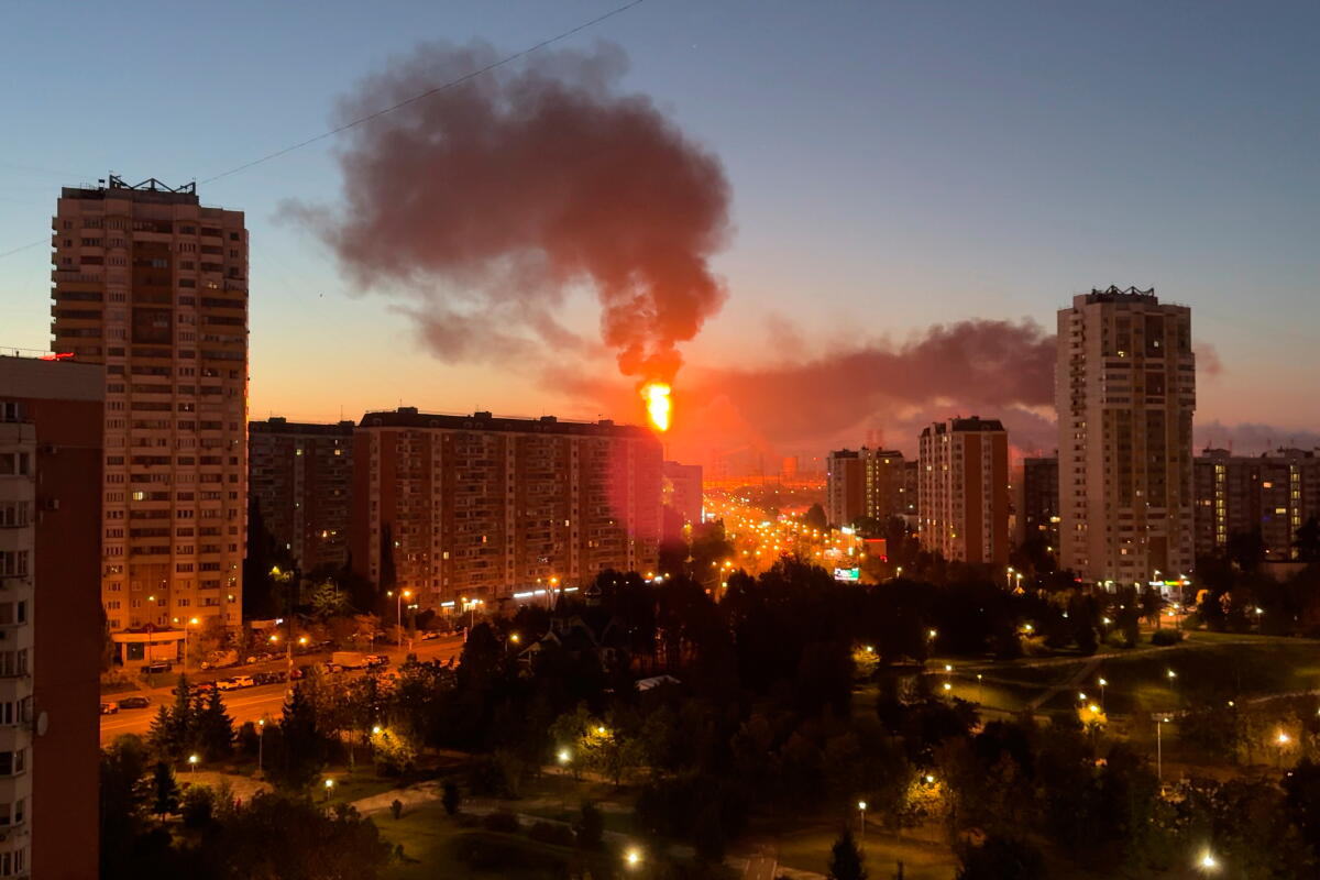 Khói và lửa ở vùng Moscow sau cuộc tấn công, tháng 9/2026. Nguồn: Los Angeles Times