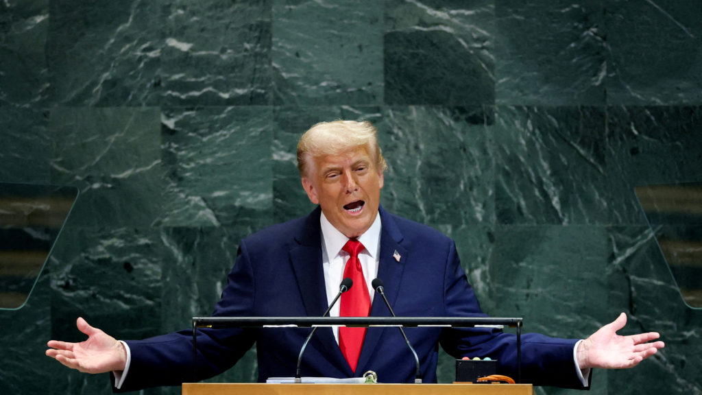 Tổng thống Donald Trump trên bục Đại hội đồng Liên Hợp Quốc. Nguồn: PBS NewsHour