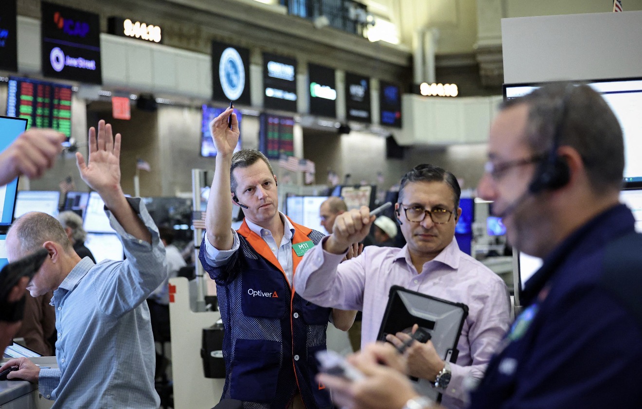 Giao dịch viên trên sàn NYSE ngày 2/10/2026. Nguồn: Reuters