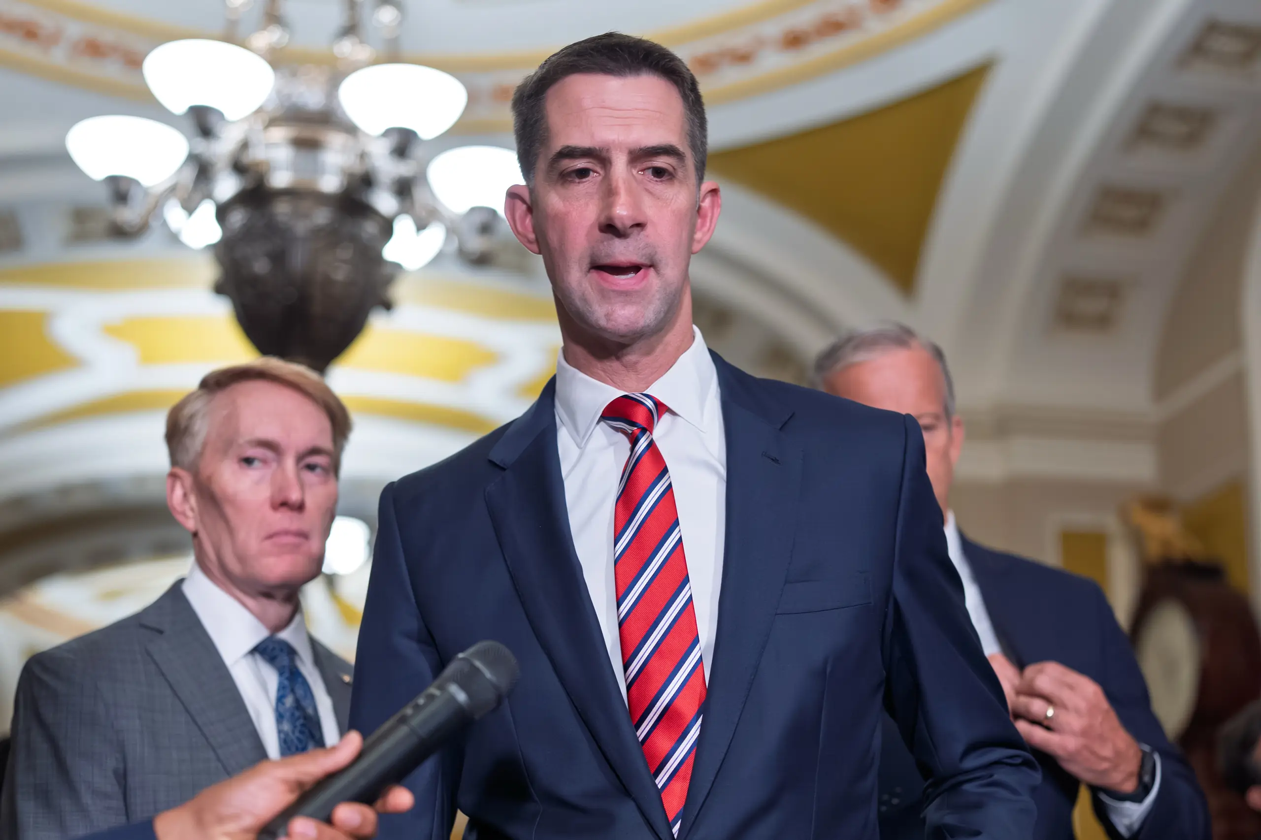 Thượng nghị sĩ Tom Cotton. Nguồn: WSLS 